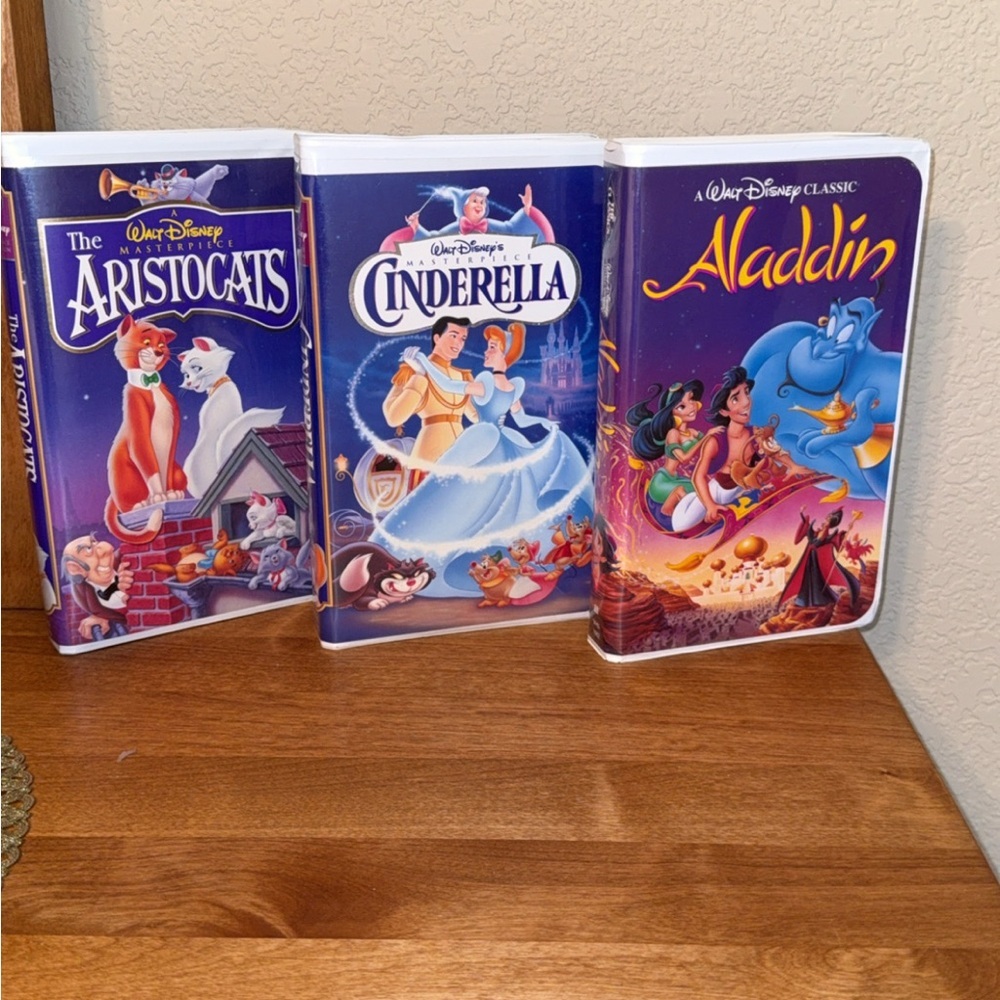 Disney VHS Collection: Aristocats, Cinderella, Aladdin